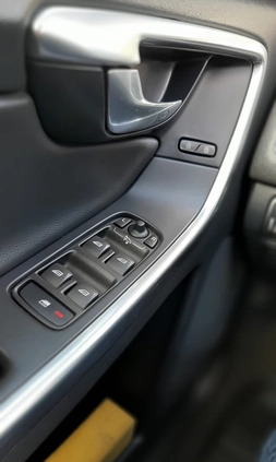 Volvo XC 60 cena 78900 przebieg: 122118, rok produkcji 2017 z Olsztyn małe 562
